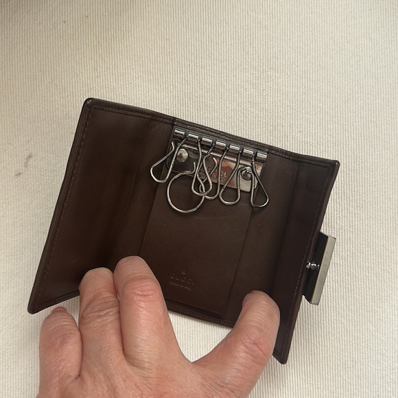 AUTHENTIC GUCCI KEY HOLDER - Picture 3 of 4